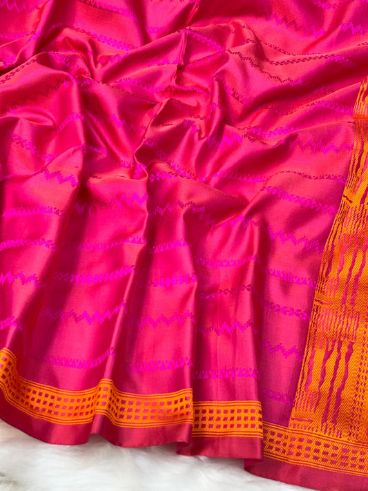 Pinkish Orange Pure Tanchoi Silk Buti Handwoven Banarasi Saree