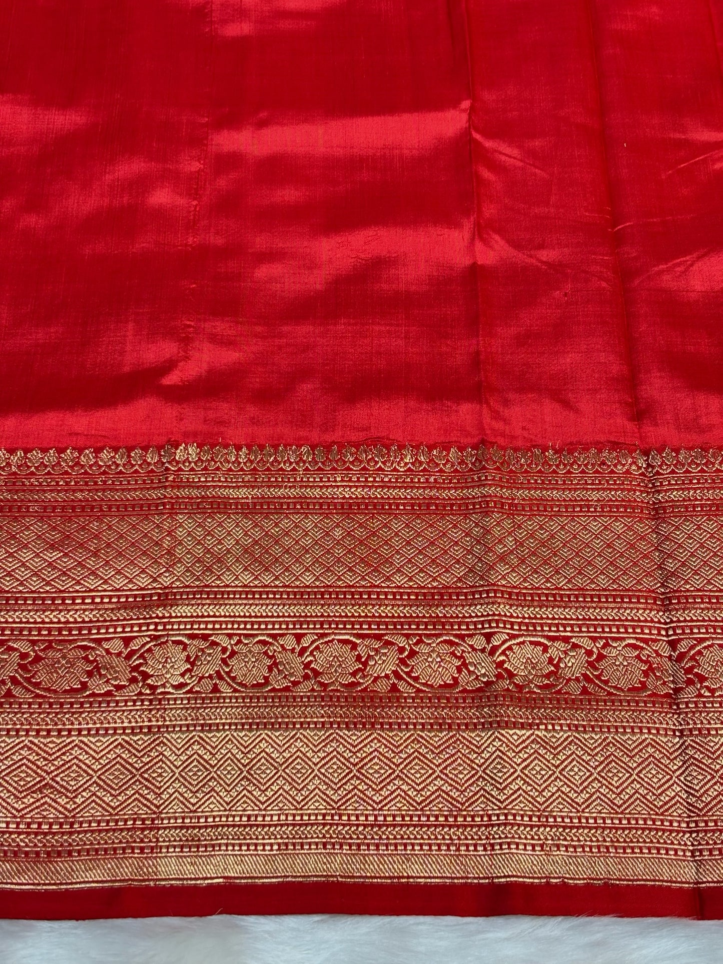 Pure Katan Silk Handwoven Banarasi Saree – Ivory Base with Rich Red Zari Border