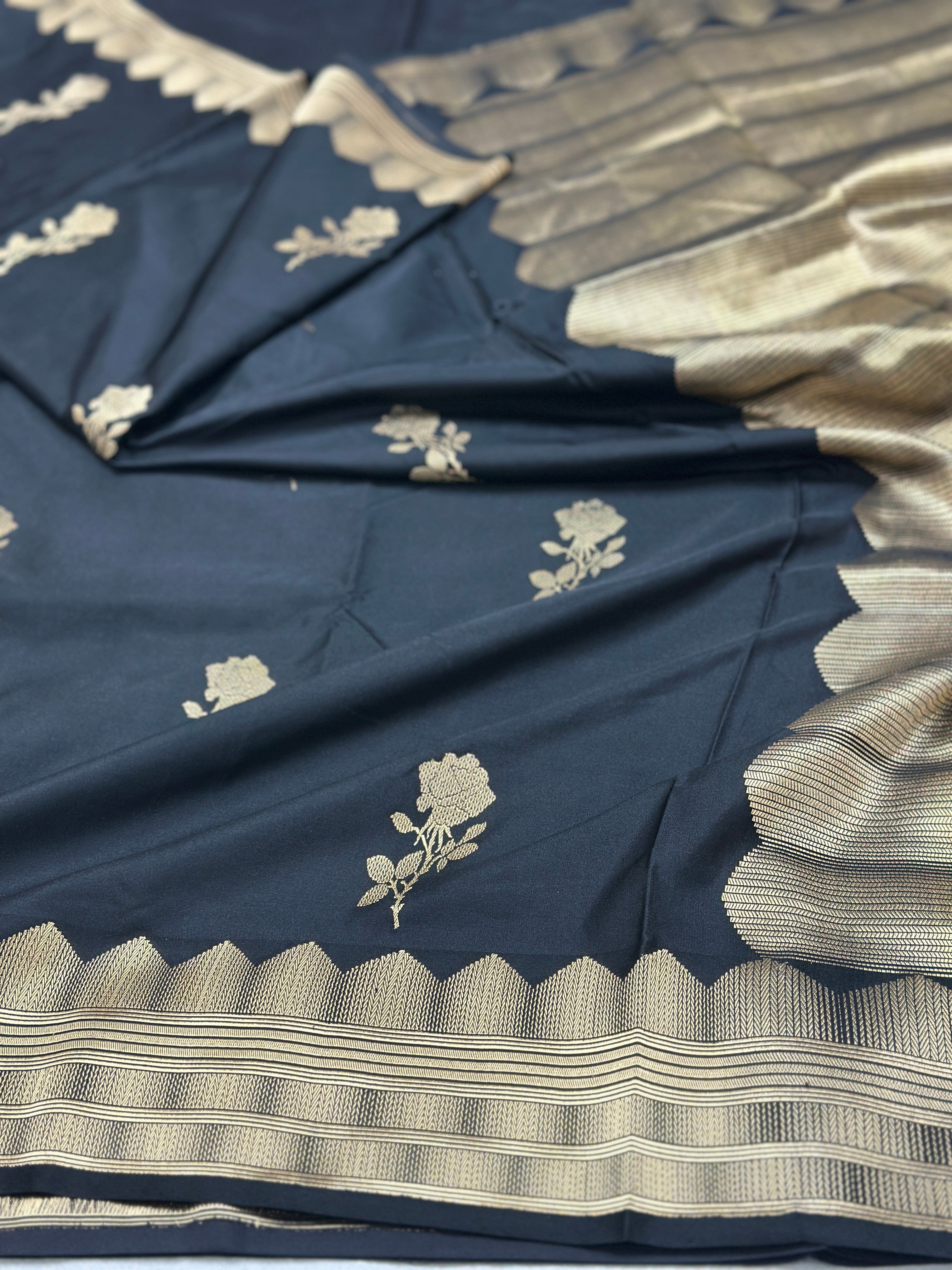 Handwoven Banarasi Pure Mashru Silk Saree