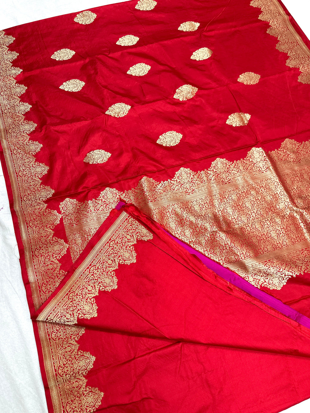 Red Handwoven Pure Banarasi Mashru Silk Saree