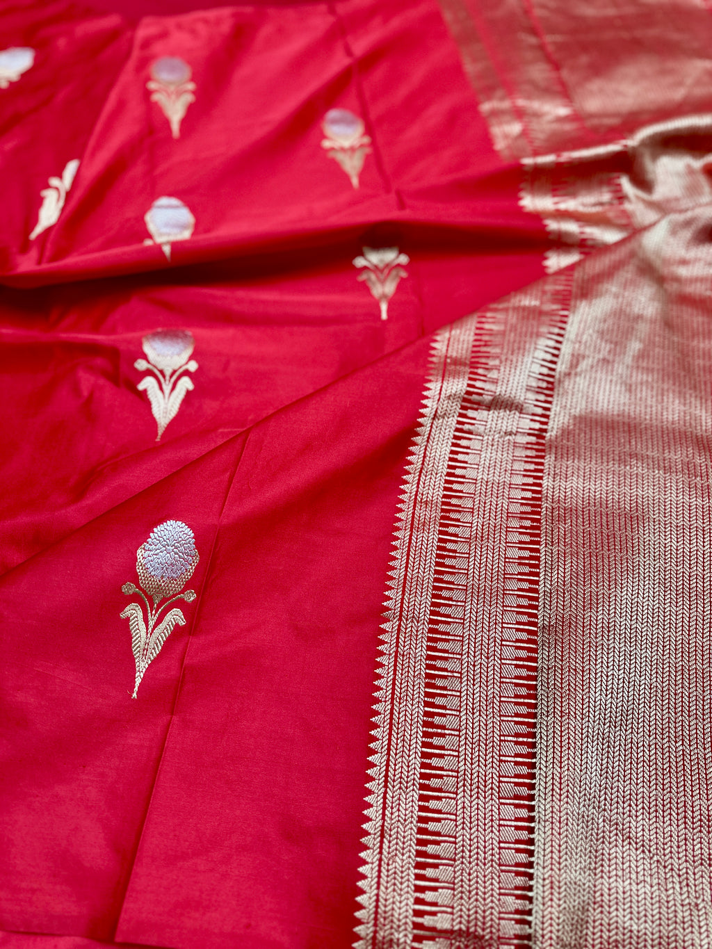 Red Handwoven Pure Banarasi Mashru Silk Saree