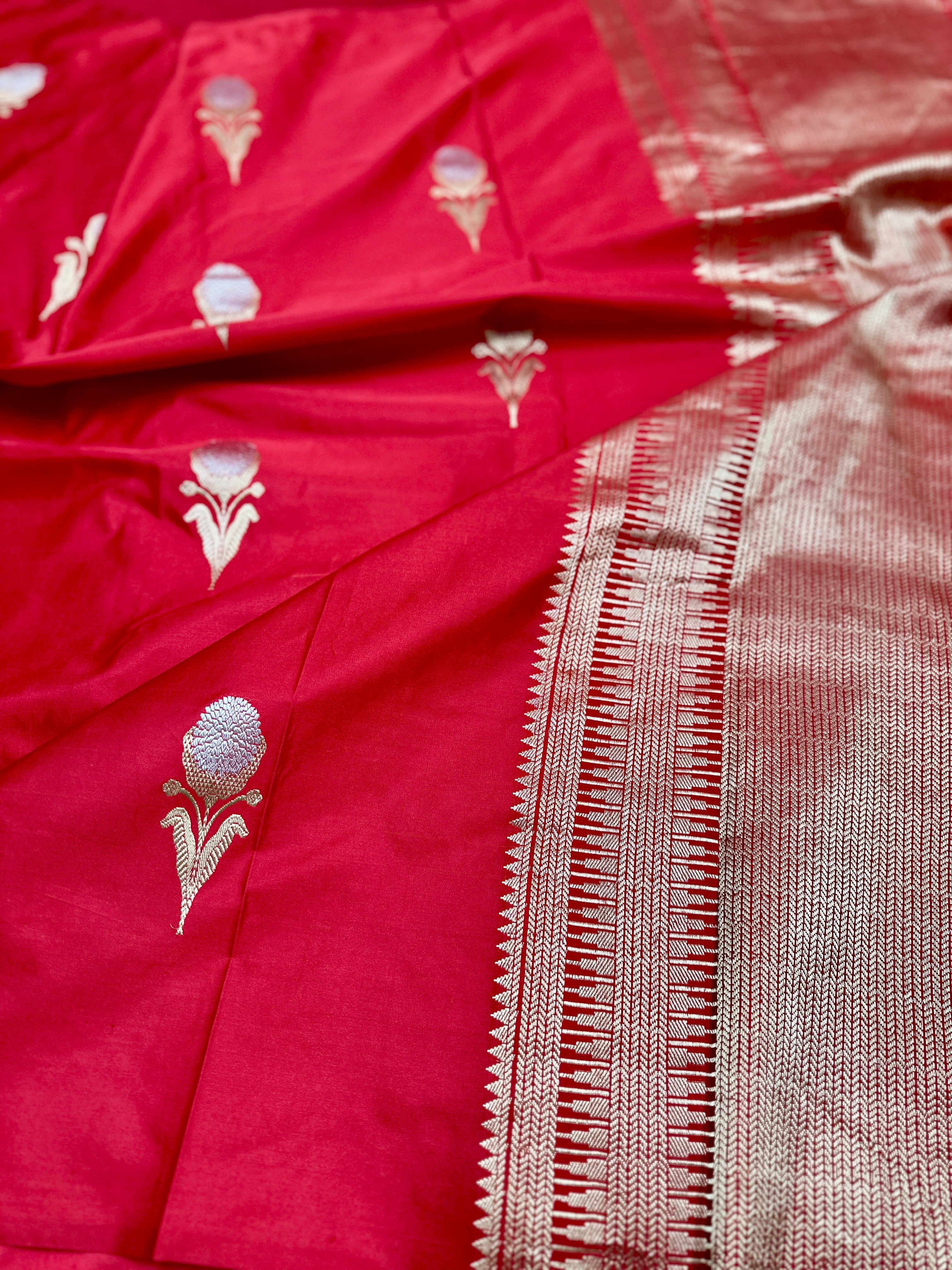 Red Handwoven Pure Banarasi Mashru Silk Saree