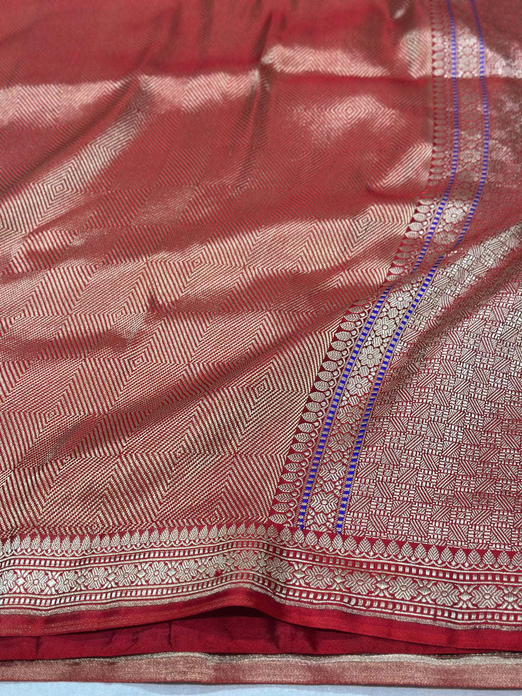 Red Handwoven Pure Banarasi Mashru Silk Saree