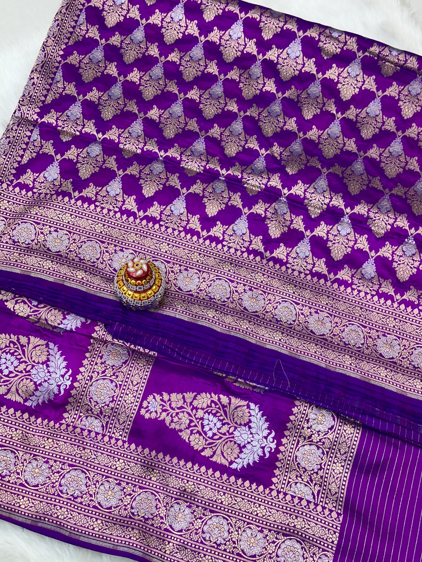 Majenta Pure Banarasi Katan Silk Saree- Floral Minakari Jaal with Rich Zari Border and Pallu