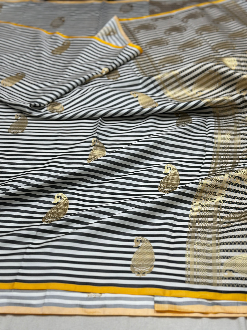 Handwoven Pure Banarasi Mashru Silk Saree