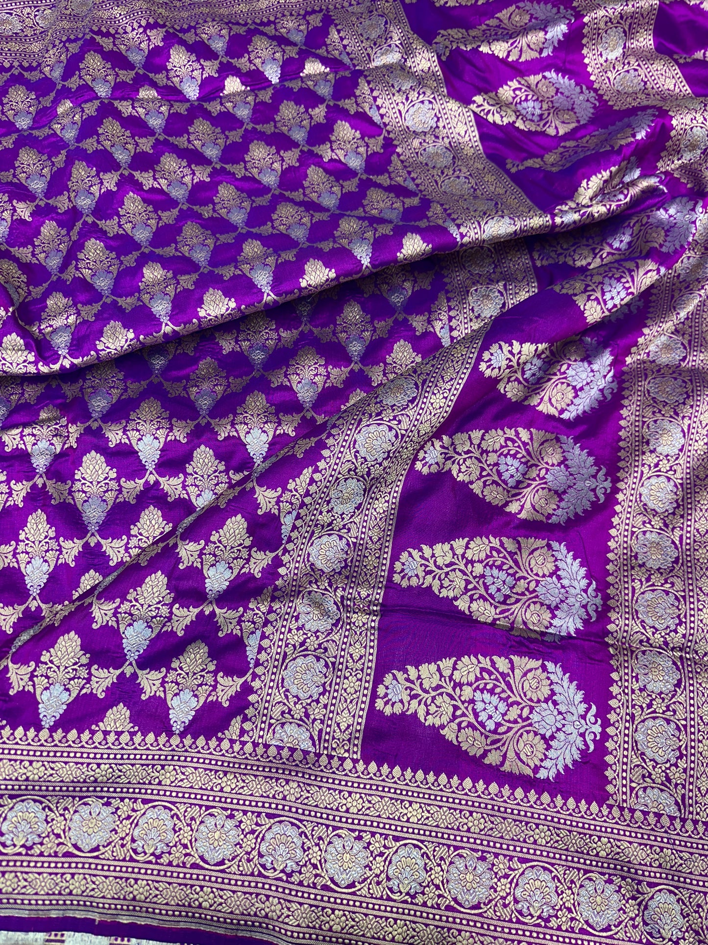 Majenta Pure Banarasi Katan Silk Saree- Floral Minakari Jaal with Rich Zari Border and Pallu