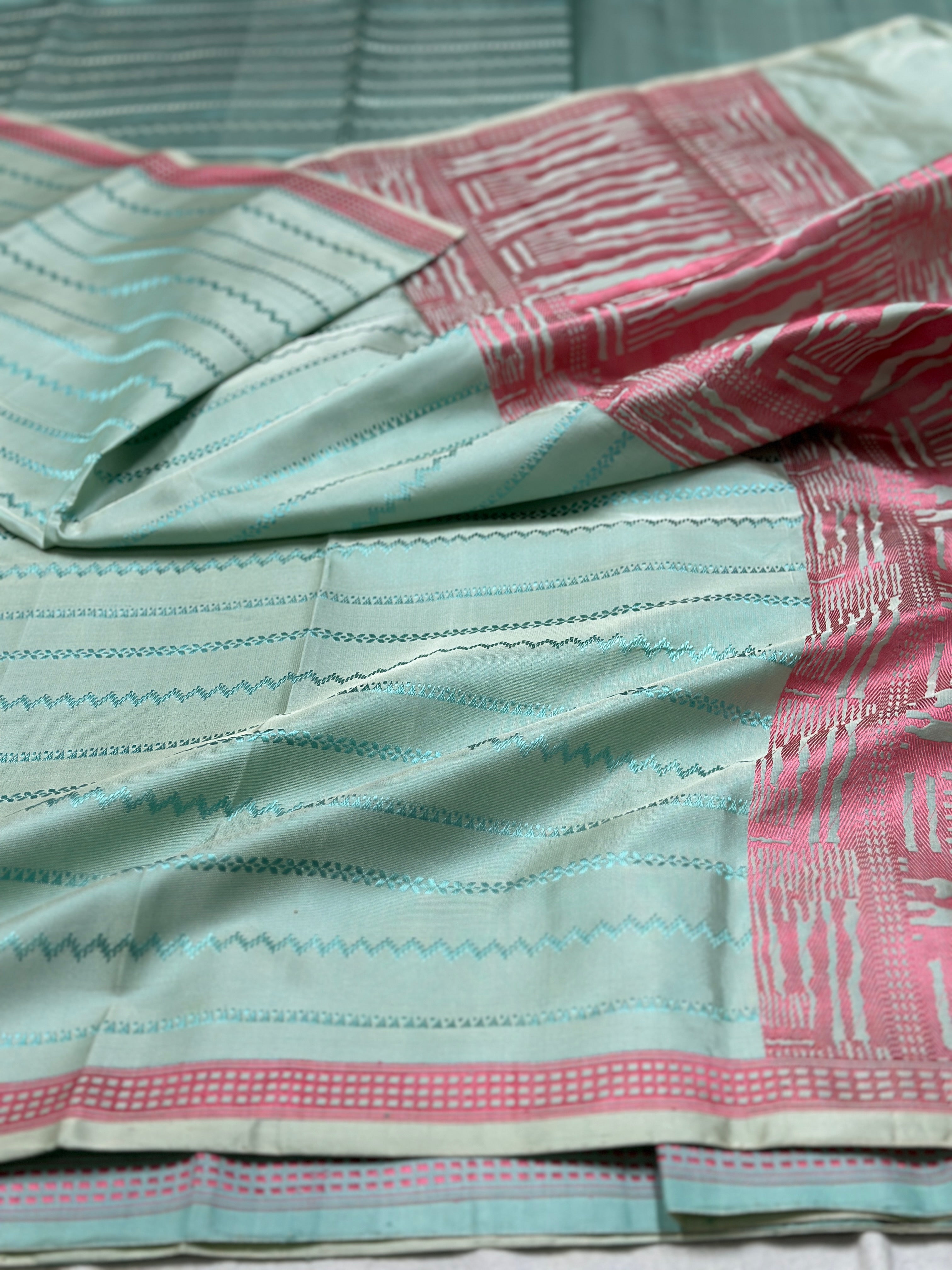 Handwoven Pure Banarasi Mashru Silk Saree