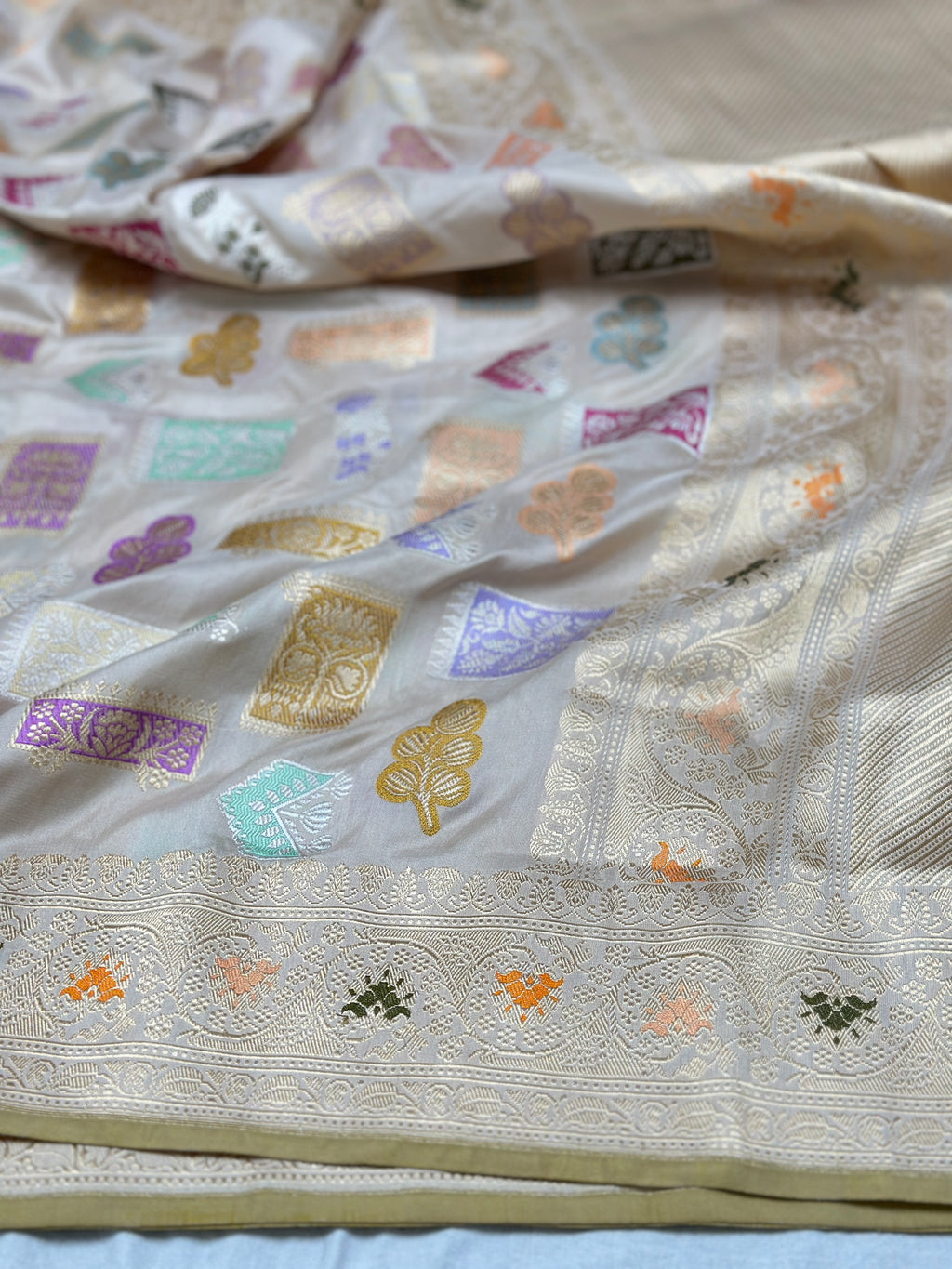 Ivory Handwoven Pure Banarasi Silk Saree