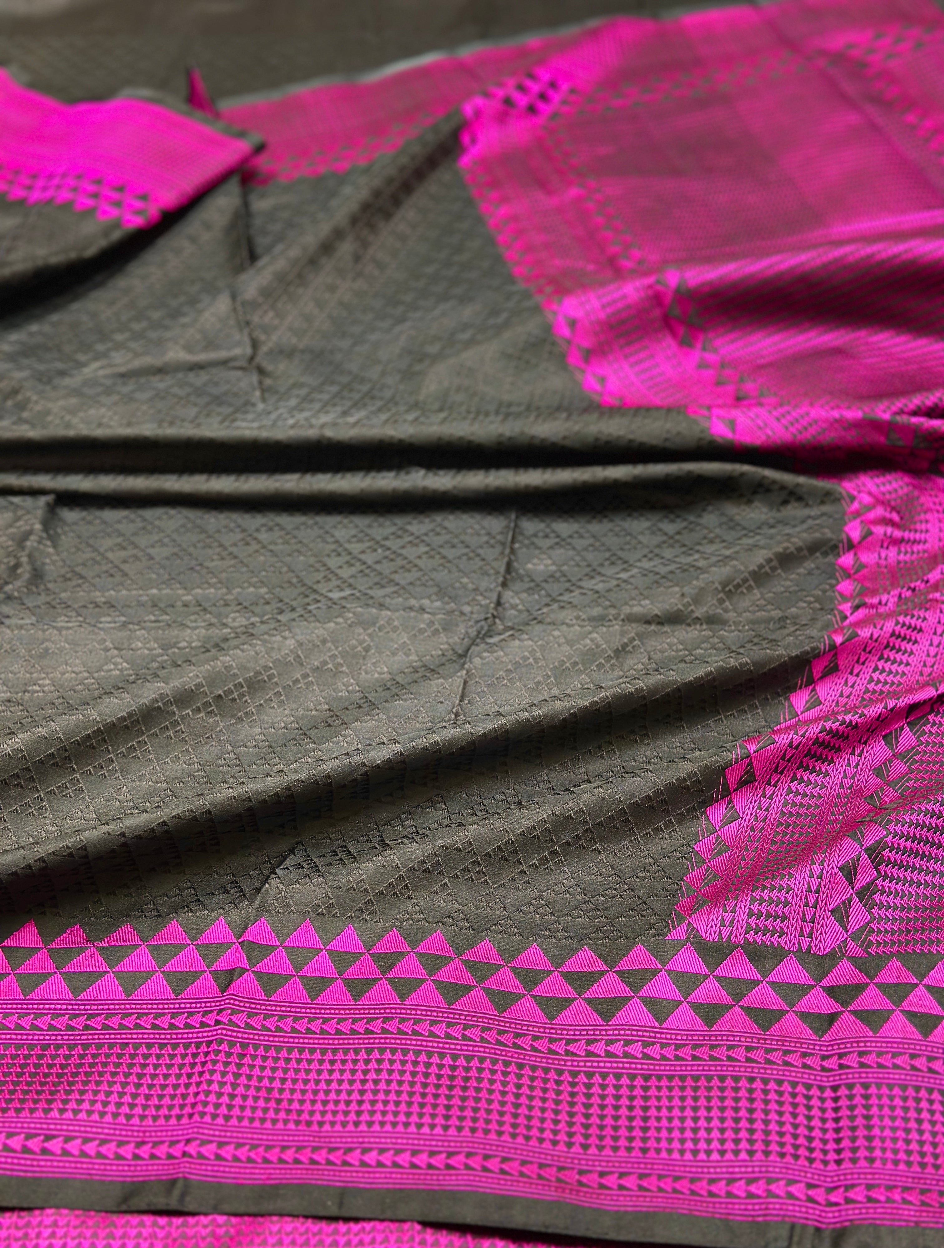 Handwoven Pure Banarasi Mashru Silk Saree