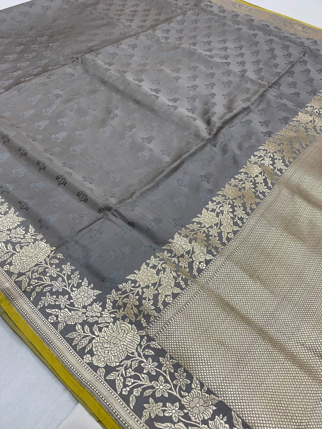 Handwoven Pure Banarasi Mashru Silk Saree