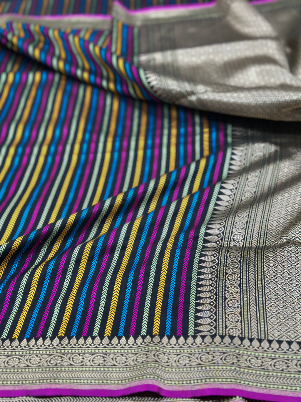 Black Handwoven Pure Banarasi Silk Saree