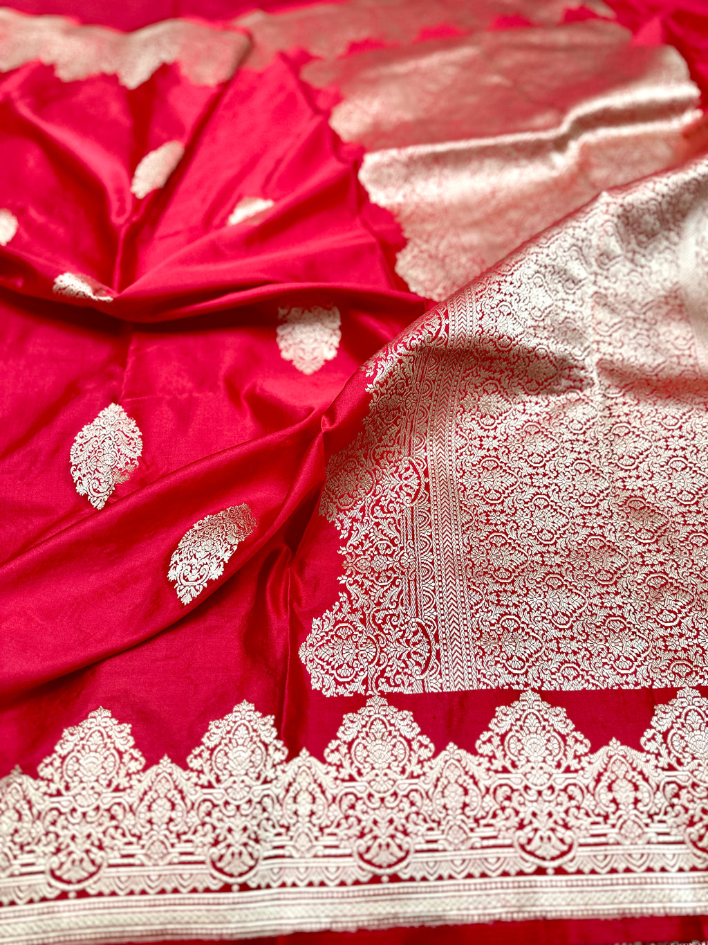 Red Handwoven Pure Banarasi Mashru Silk Saree