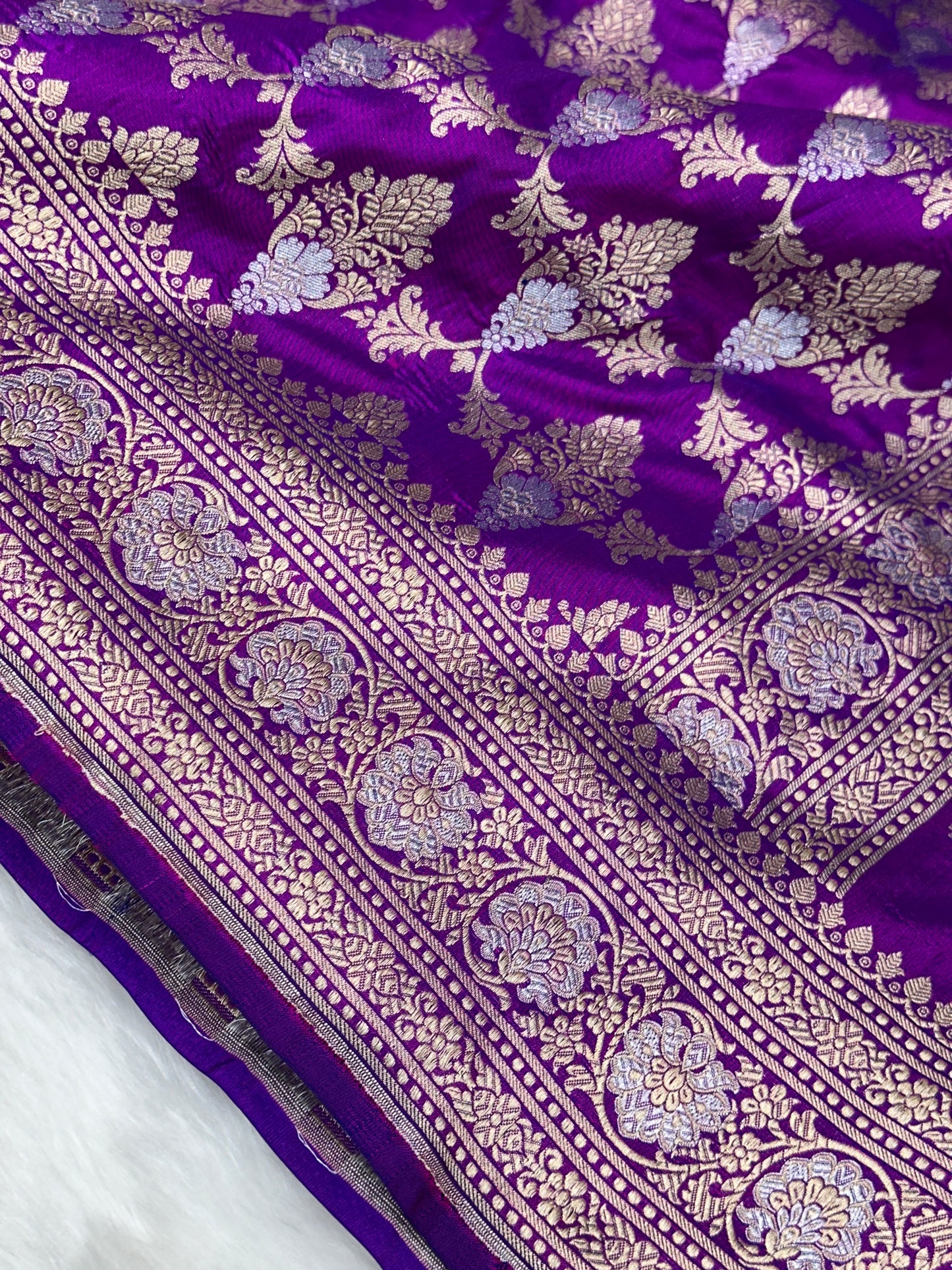 Majenta Pure Banarasi Katan Silk Saree- Floral Minakari Jaal with Rich Zari Border and Pallu