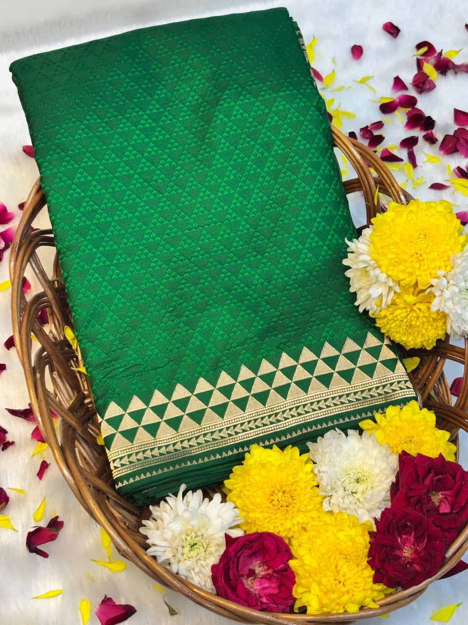 Green Pure Mashru Silk Buti Handwoven Banarasi Saree
