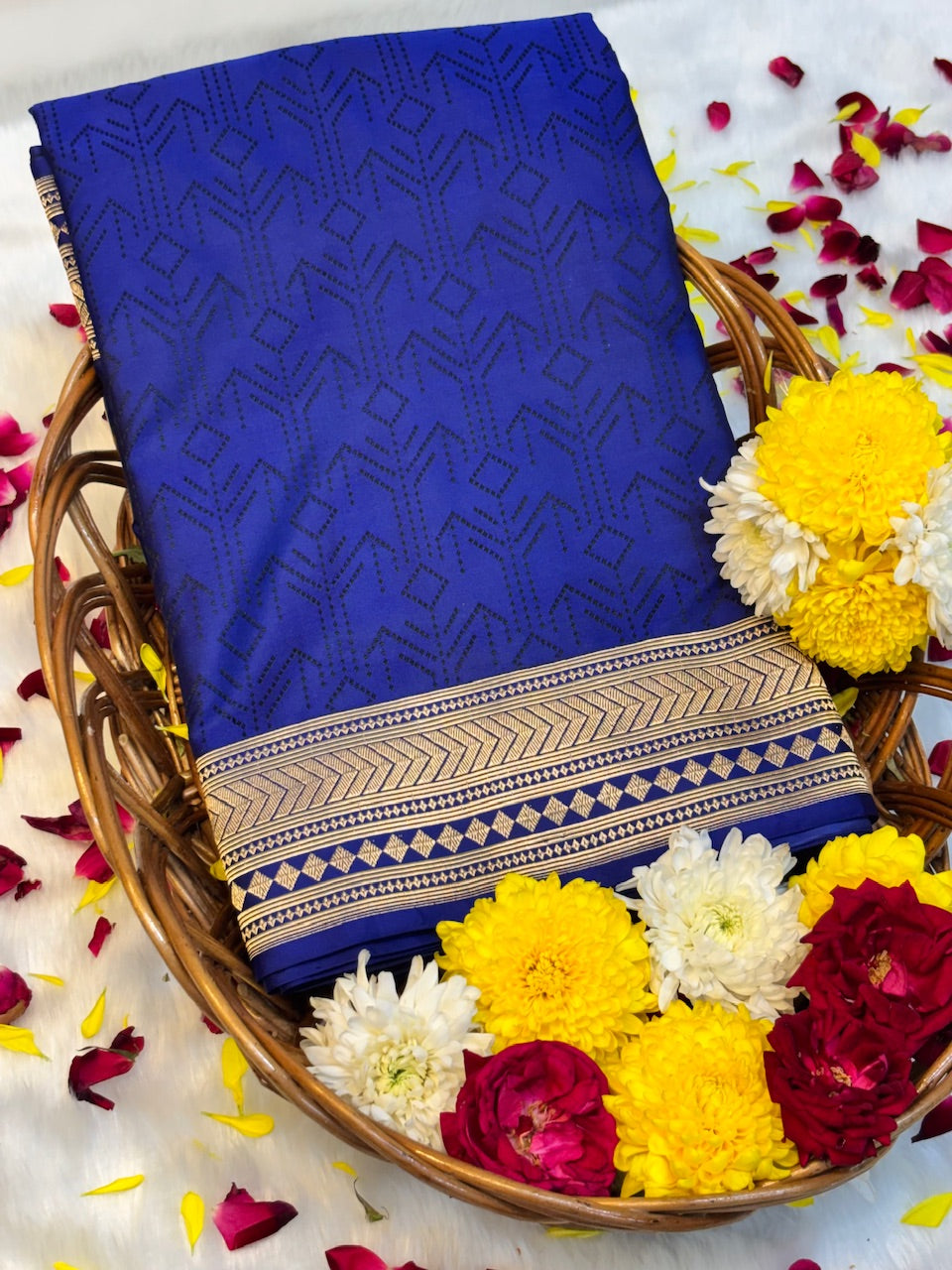 Royal Blue Pure Tanchoi Silk Buti Handwoven Banarasi Saree