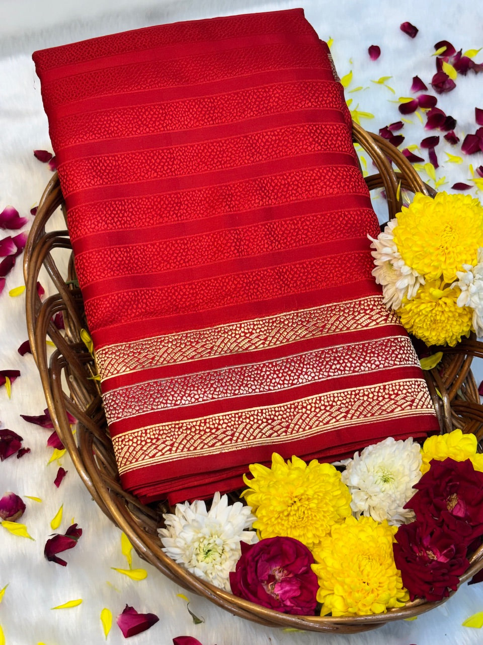 Red Pure Tanchoi Silk Buti Handwoven Banarasi Saree