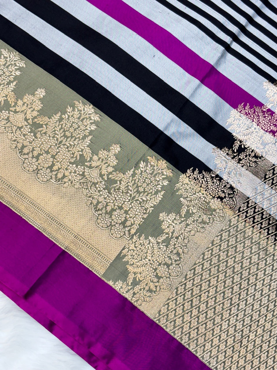 Royal Purple Checks Pure Mashru Silk Handwoven Banarasi Saree