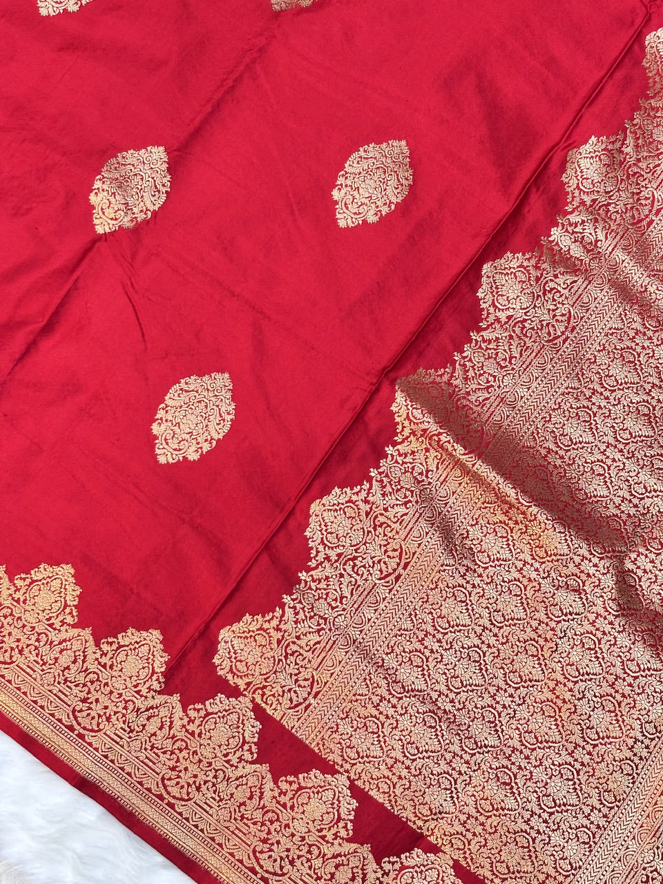 Red Pure Mashru Silk Handwoven Banarasi Saree