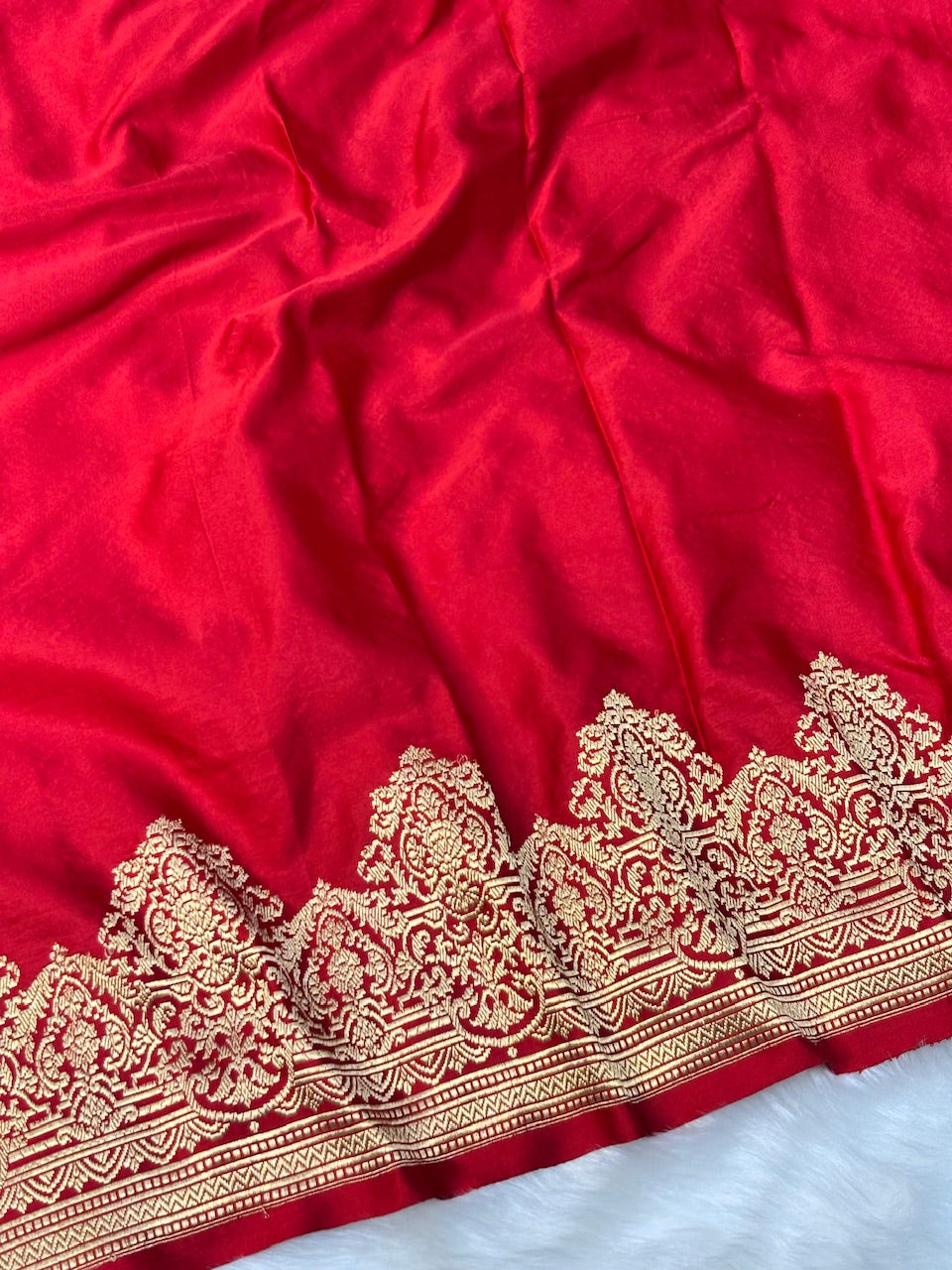 Red Pure Mashru Silk Handwoven Banarasi Saree
