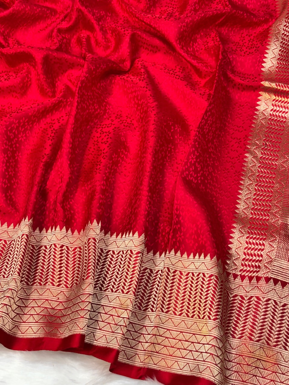 Red Pure Tanchoi Mashru Silk Handwoven Banarasi Saree