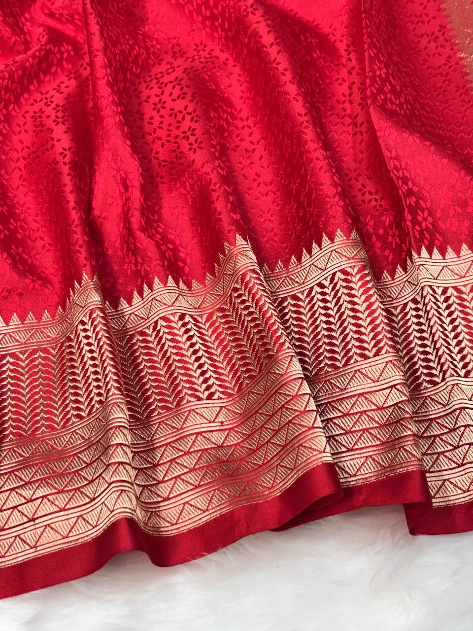 Red Pure Tanchoi Mashru Silk Handwoven Banarasi Saree