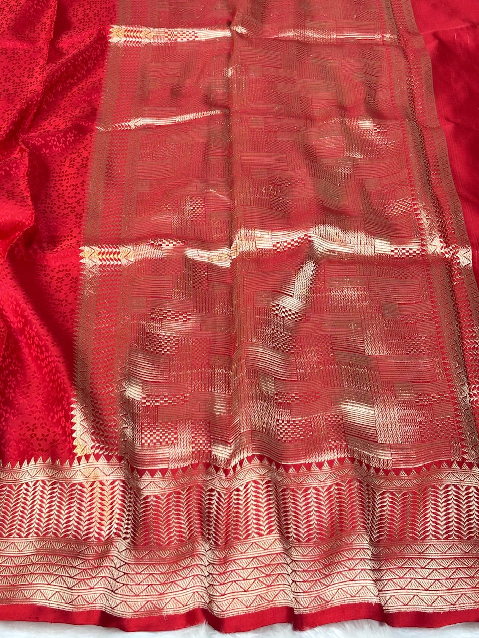 Red Pure Tanchoi Mashru Silk Handwoven Banarasi Saree