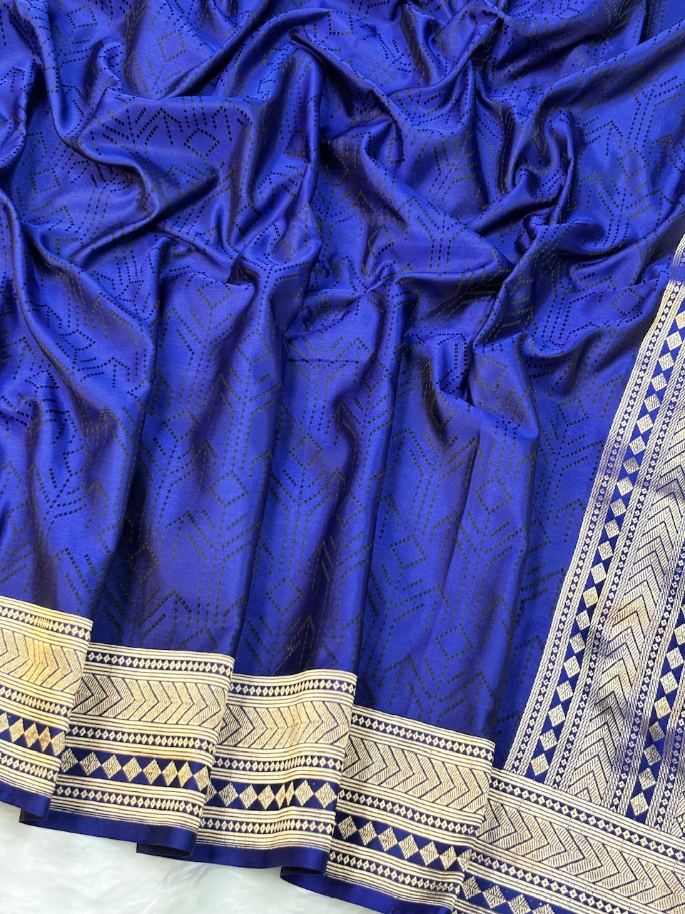 Royal Blue Pure Tanchoi Silk Buti Handwoven Banarasi Saree