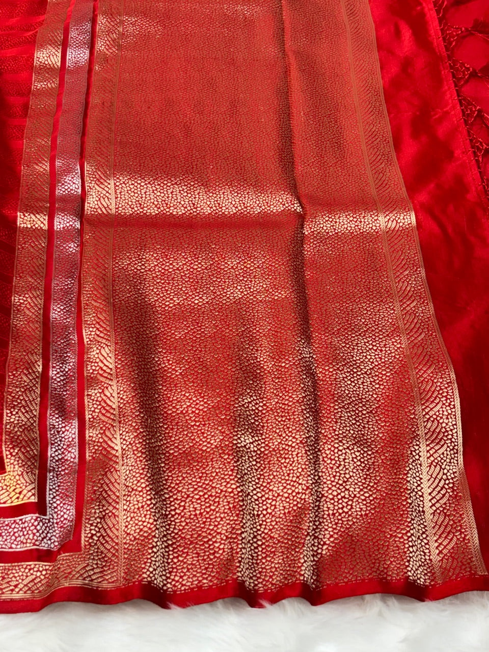 Red Pure Tanchoi Silk Buti Handwoven Banarasi Saree