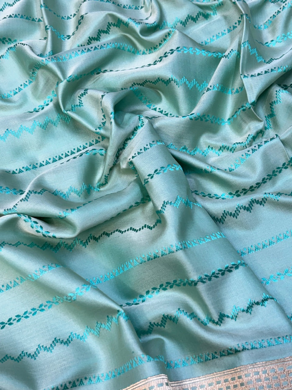 Sea Blue Pure Tanchoi  Silk Buti Handwoven Banarasi Saree