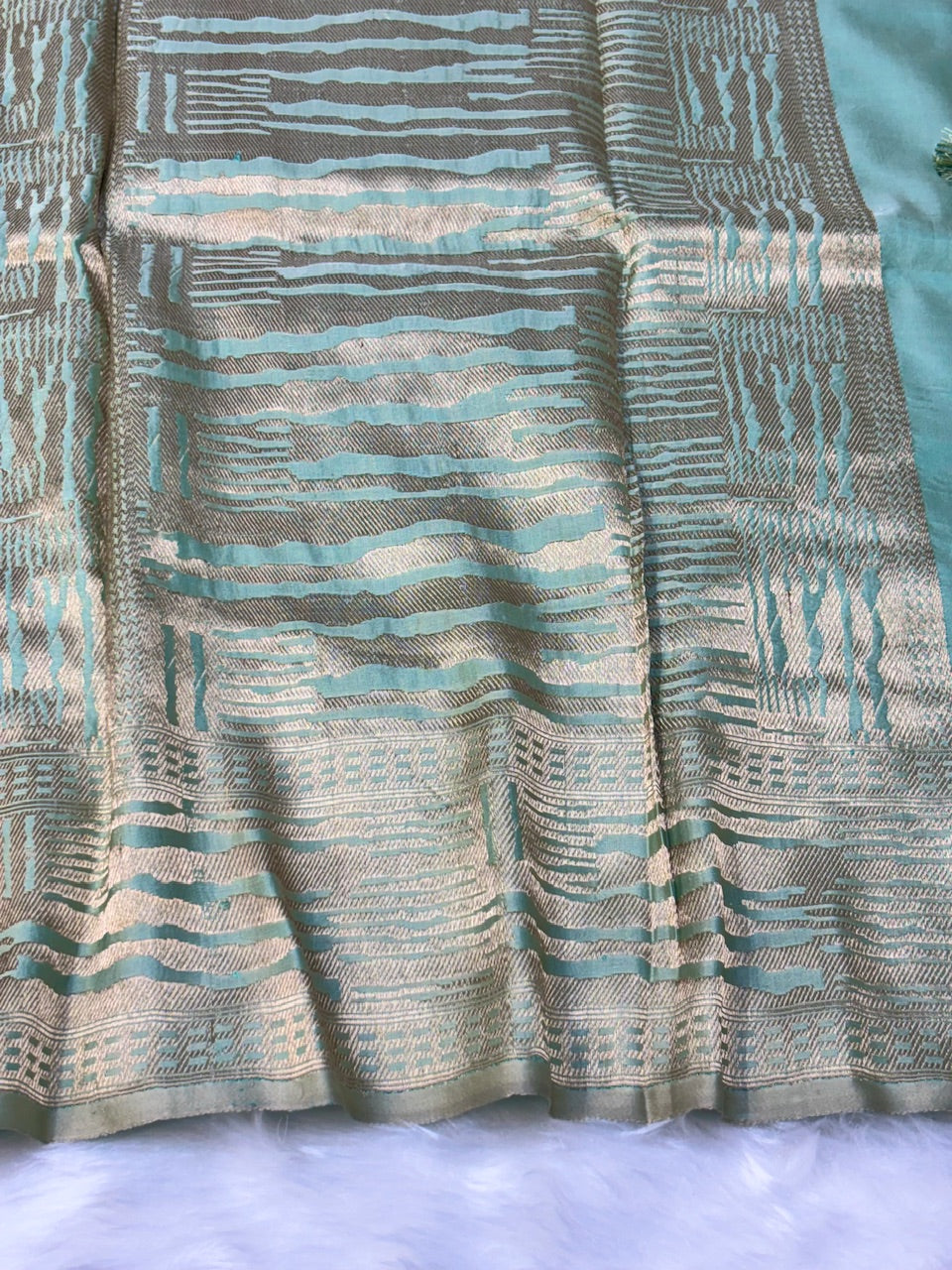 Sea Blue Pure Tanchoi  Silk Buti Handwoven Banarasi Saree