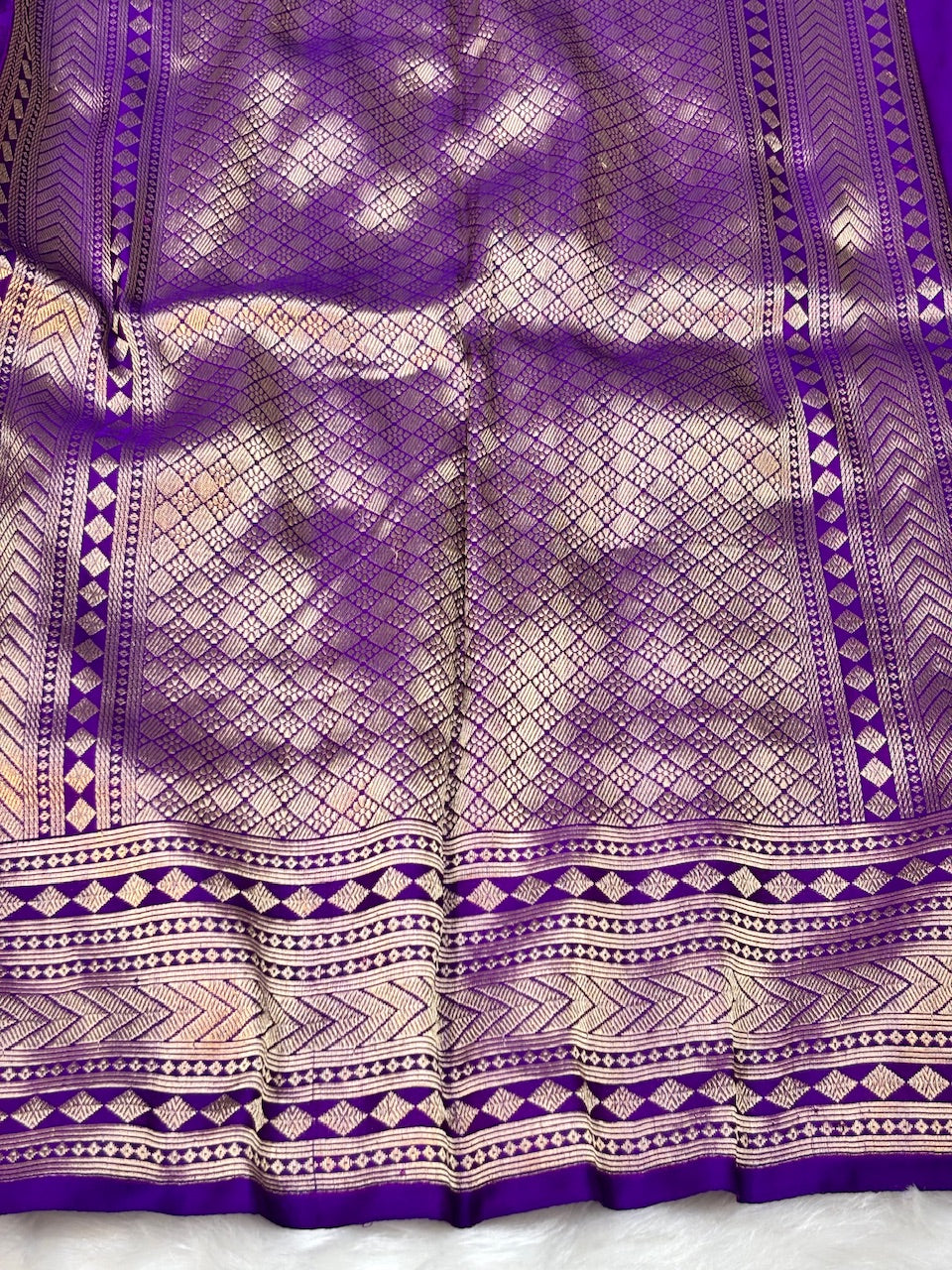 Purple Pure Tanchoi Silk Buti Handwoven Banarasi Saree