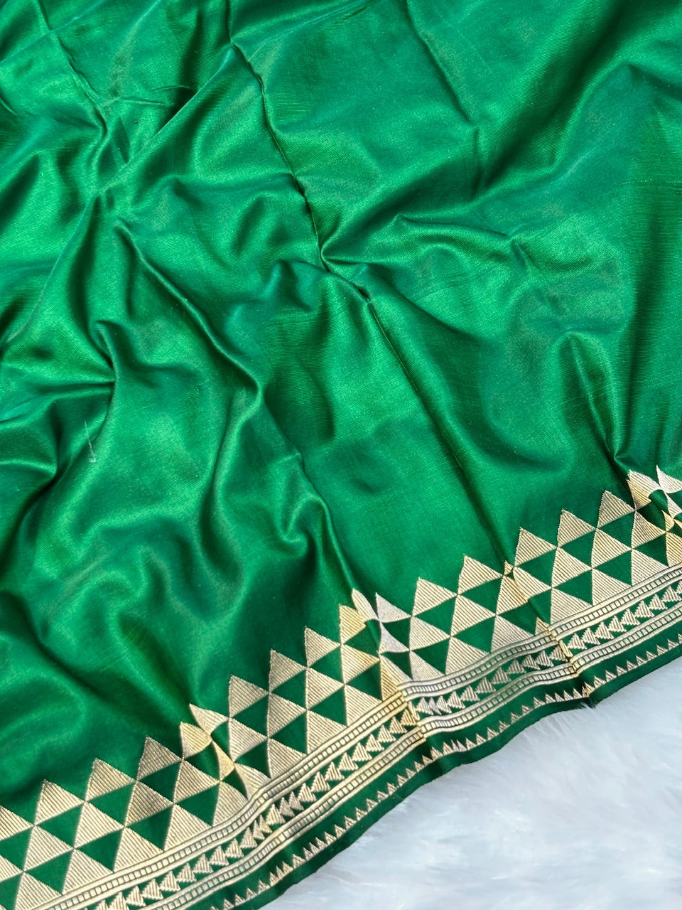 Green Pure Tanchoi Silk Buti Handwoven Banarasi Saree