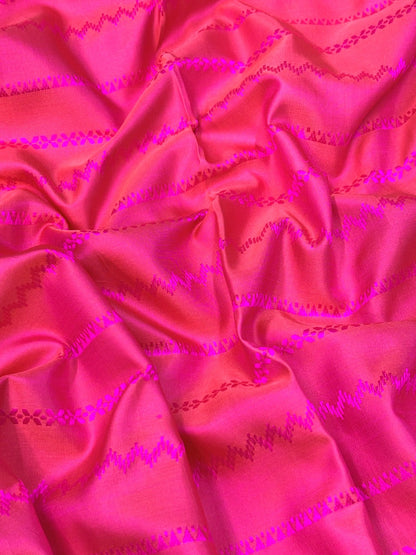 Pinkish Orange Pure Tanchoi Silk Buti Handwoven Banarasi Saree