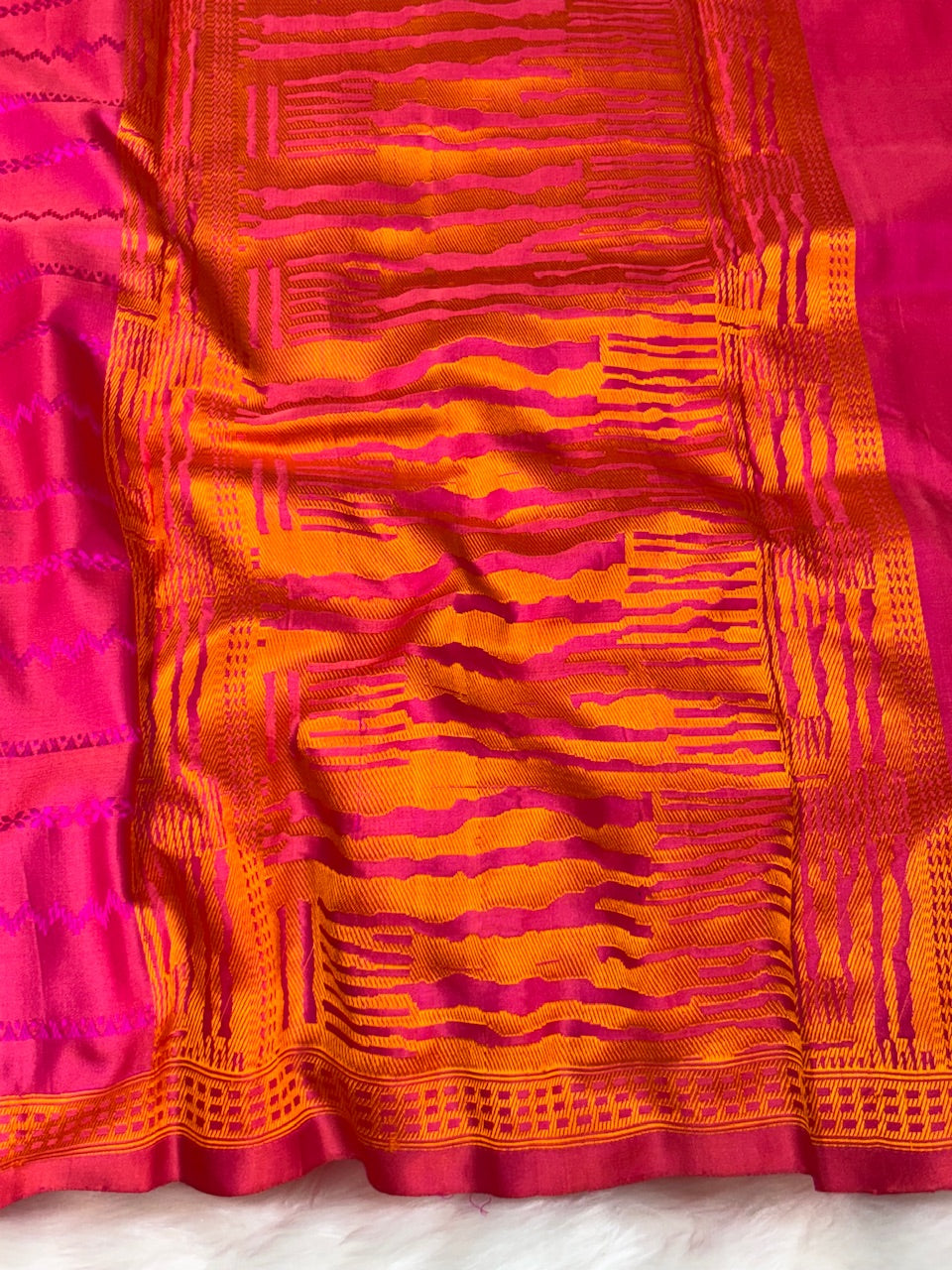 Pinkish Orange Pure Tanchoi Silk Buti Handwoven Banarasi Saree