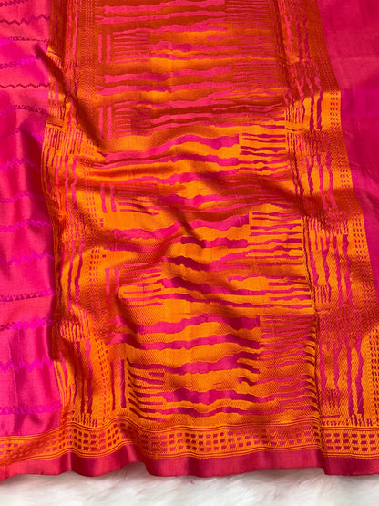 Pinkish Orange Pure Tanchoi Silk Buti Handwoven Banarasi Saree