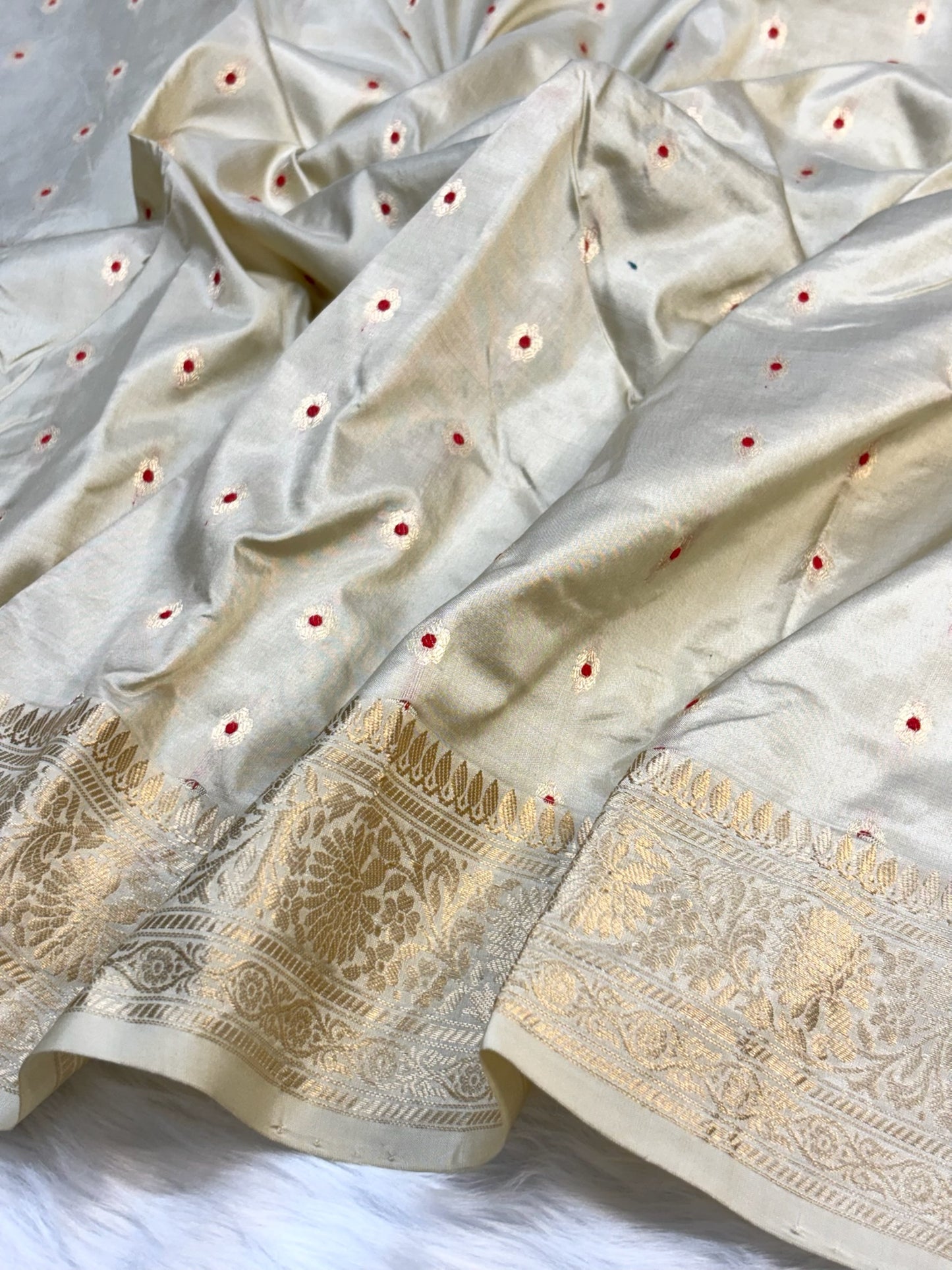 Ivory Vintage Handwoven Banarasi Pure Silk Saree