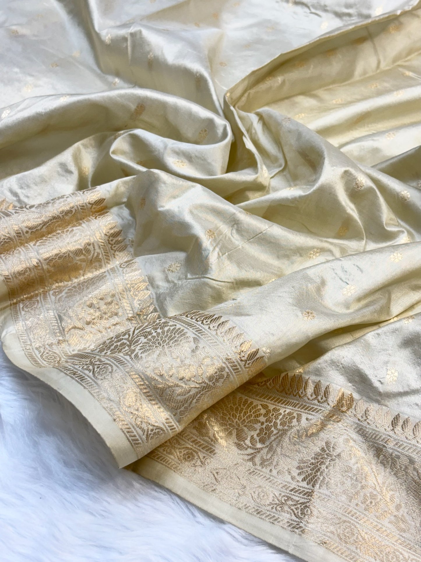 Ivory Vintage Handwoven Banarasi Pure Silk Saree