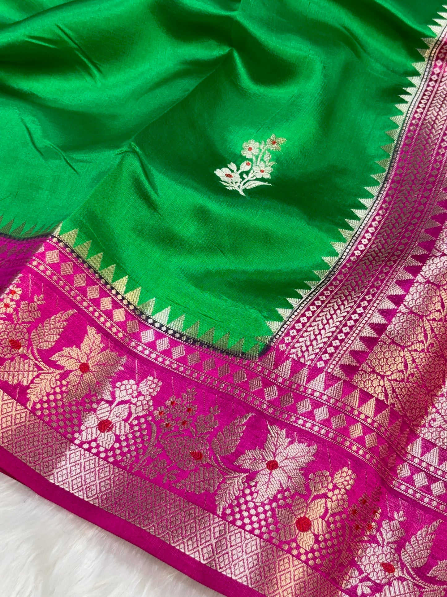 Pure Banarasi Soft Silk Saree – Leaf Green | Traditional Banarasi saree