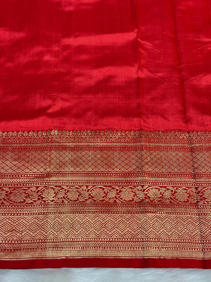 Pure Katan Silk Handwoven Banarasi Saree – Ivory Base with Rich Red Zari Border