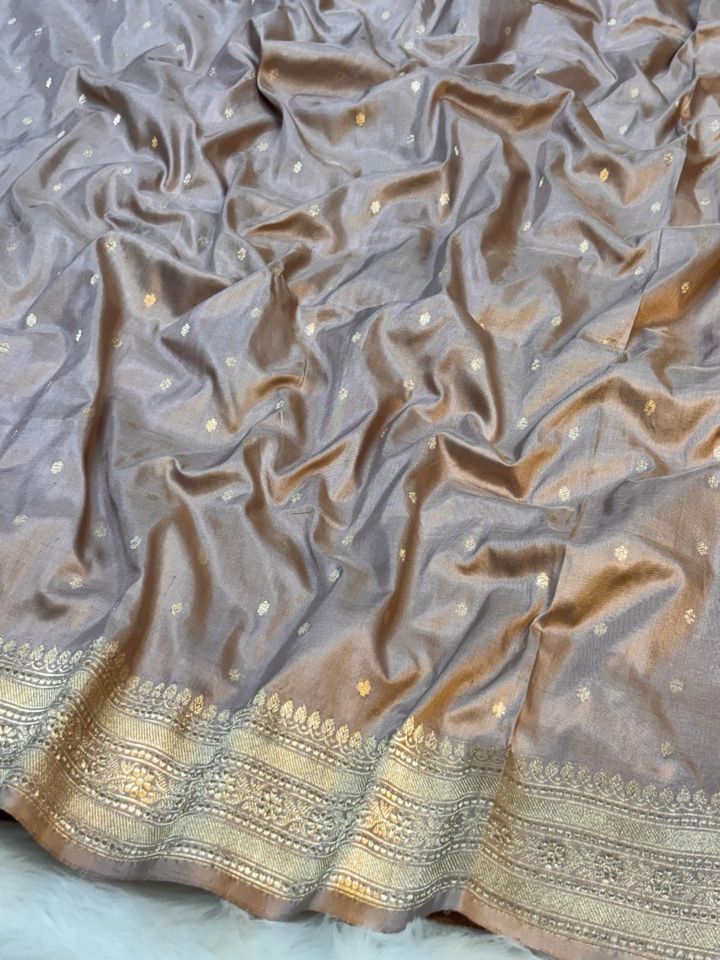 Pure Katan Silk Handwoven Banarasi Saree – Mauve Base with Rich Zari Border