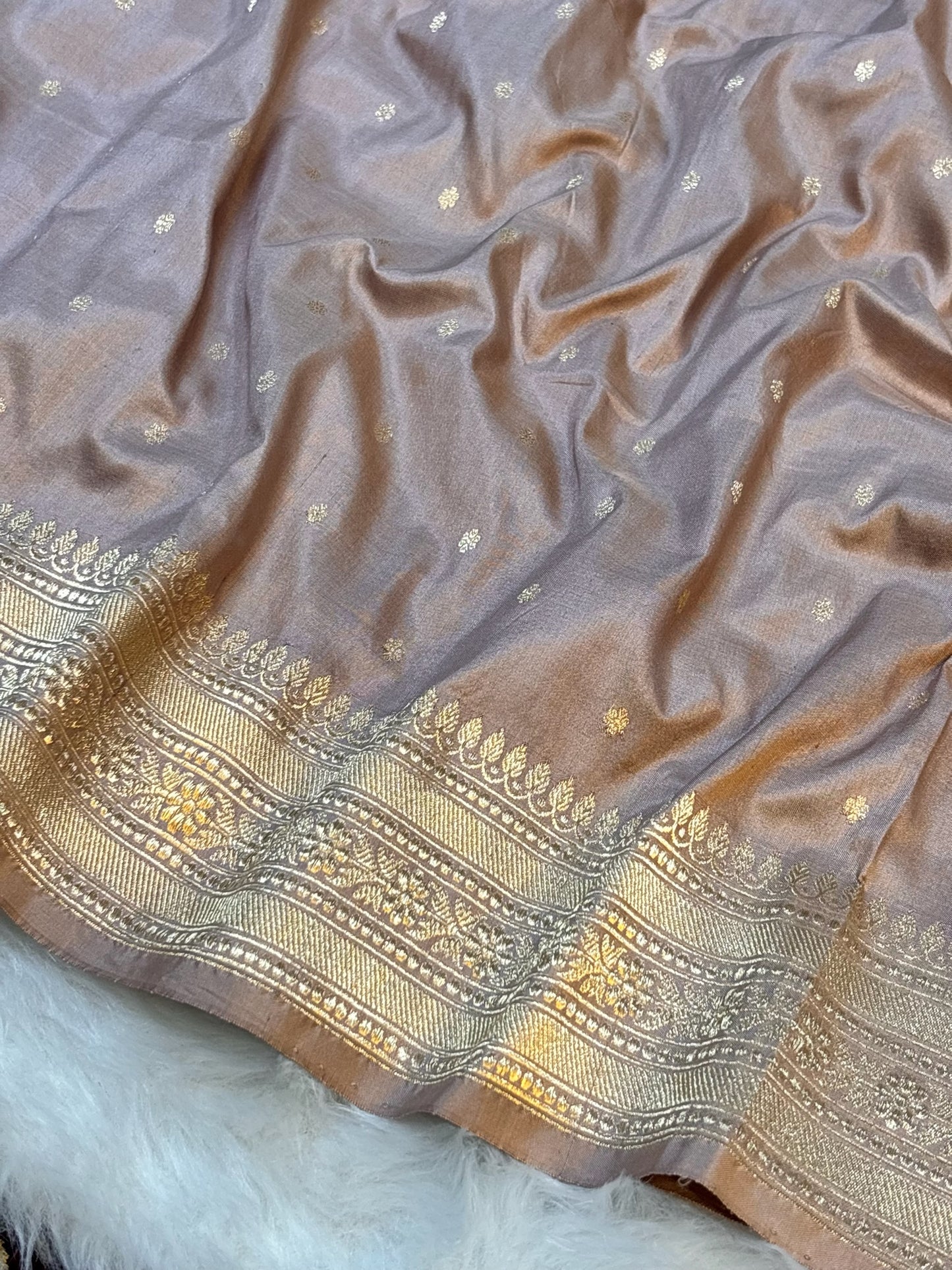 Pure Katan Silk Handwoven Banarasi Saree – Mauve Base with Rich Zari Border
