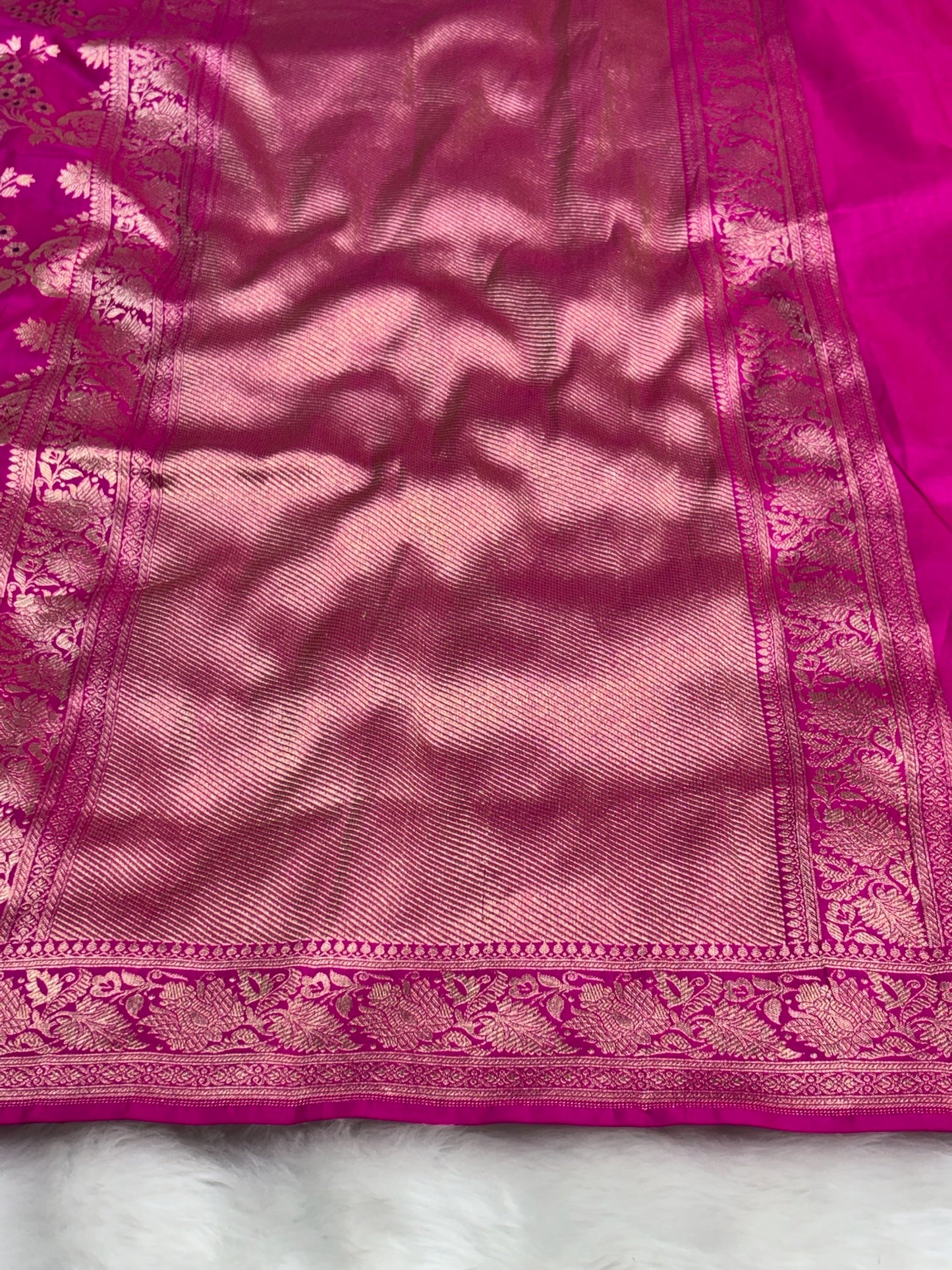 Banarasi Hot Pink Pure Silk Brocade Saree – Luxurious Katan Silk with Intricate Brocade Weave (Copy)