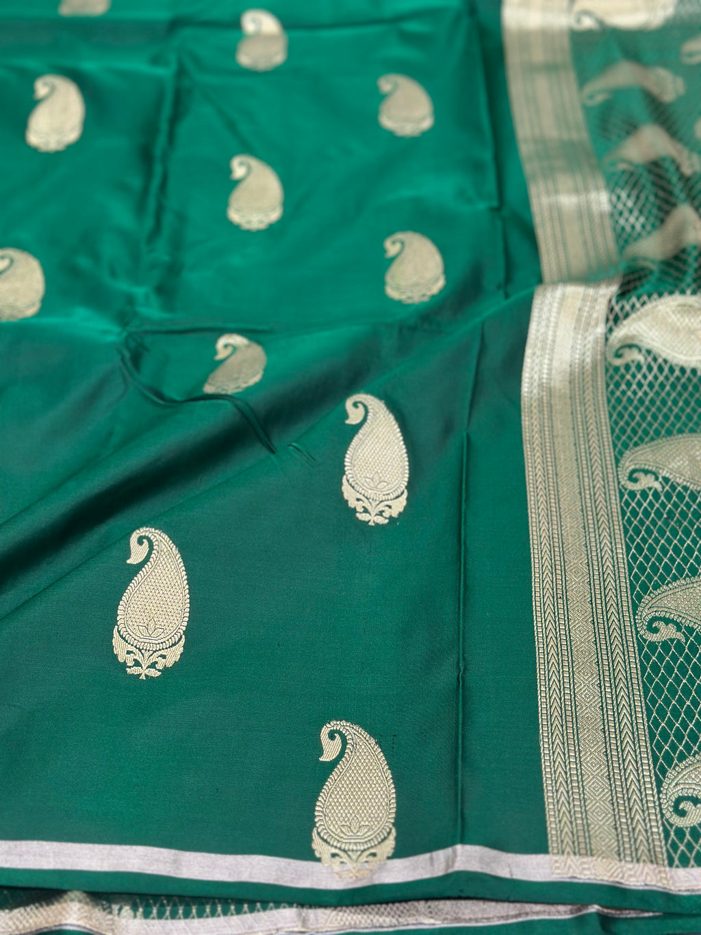Bottle green Handwoven Banarasi Pure Mashru Silk Saree