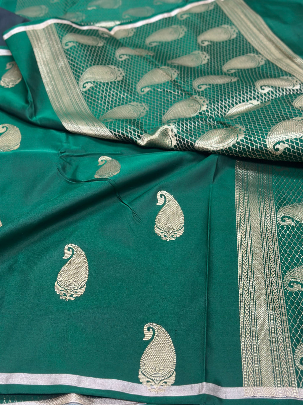 Bottle green Handwoven Banarasi Pure Mashru Silk Saree