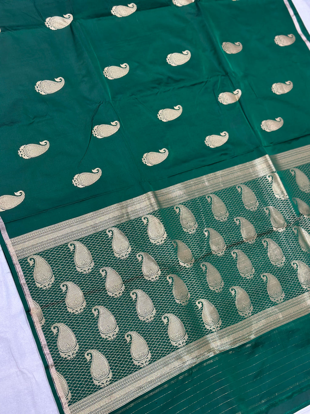 Bottle green Handwoven Banarasi Pure Mashru Silk Saree