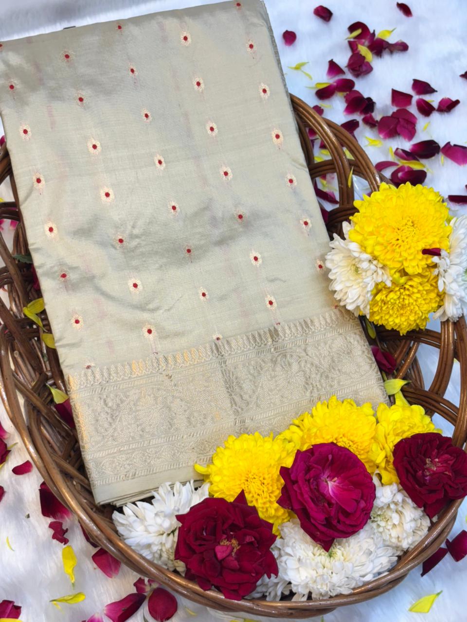Ivory Vintage Handwoven Banarasi Pure Silk Saree