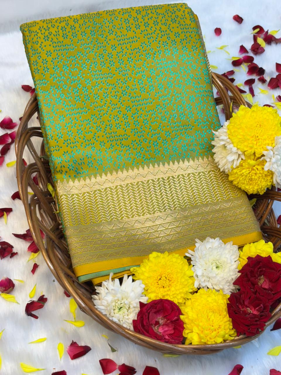 Pure Banarasi Tanchui Handwoven Silk Saree – Pista Green Elegance