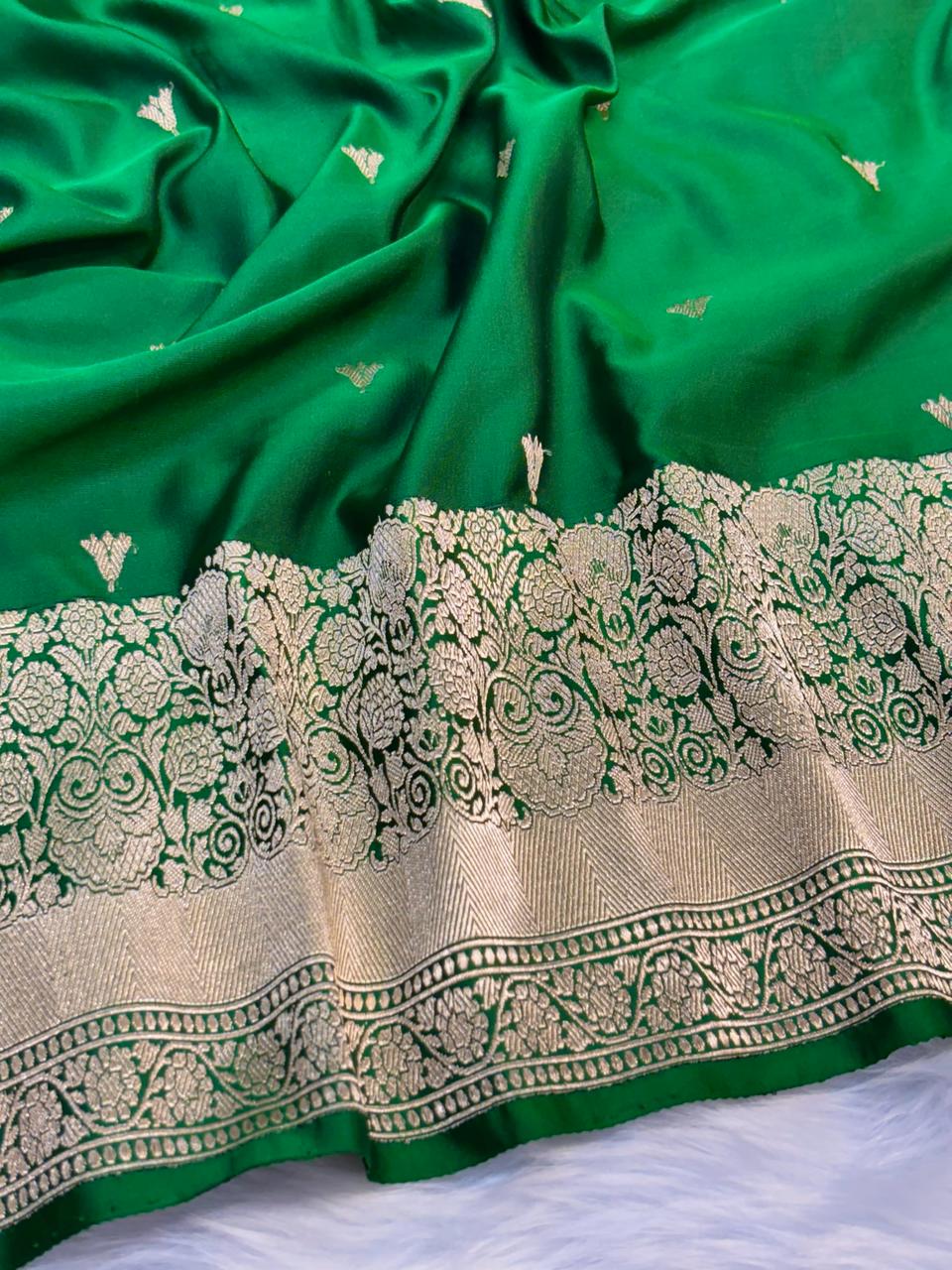 Pure Mashru Handwoven Silk Saree – Bottle Green Elegance